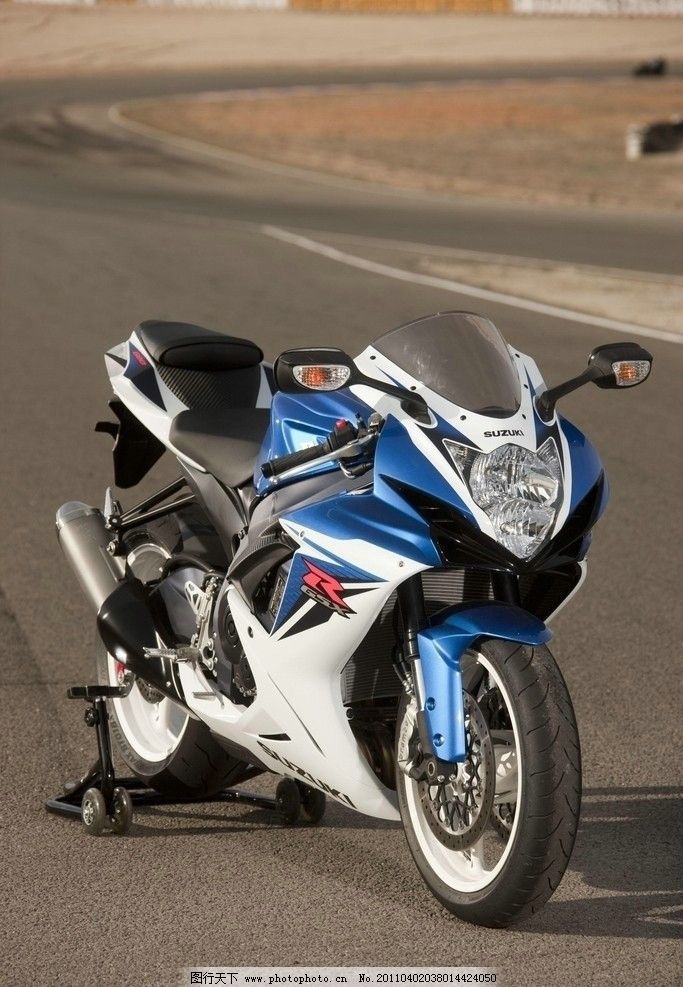 铃木 2011 GSX R600 摩托车 双气缸 电子点火 一键启动 无节变速 防盗鸣叫装置 大油箱 超级避震 性能稳定 驾驶舒适 款式新颖 日本产品 世界名牌摩托车 現代交通工具 交通工具 现代科技 摄影 96DPI JPG