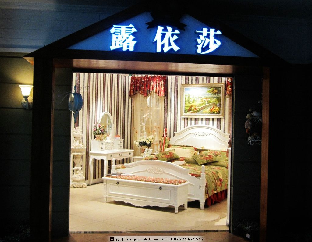 欧式家具 床 衣柜 梳妆台 装饰画 时尚 饰品 装饰品 素材 展厅 家居