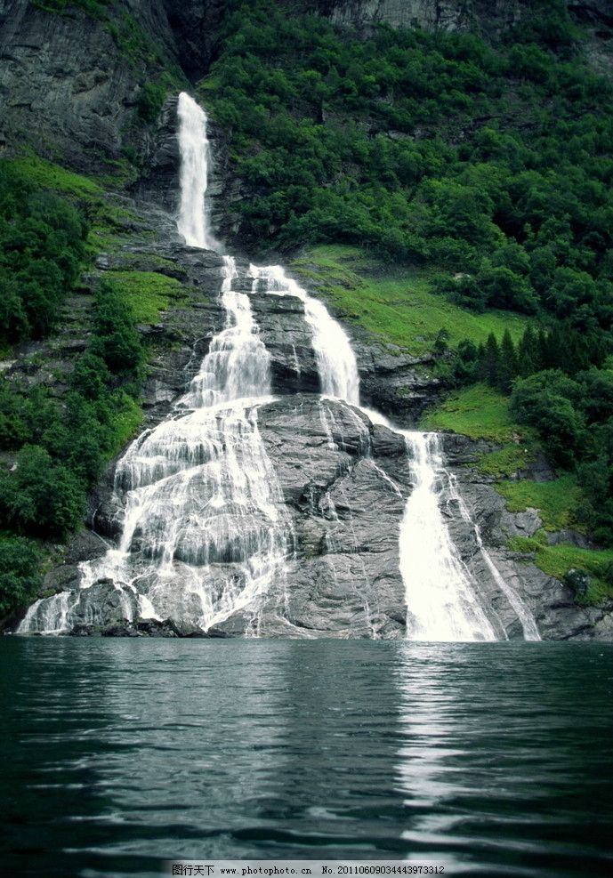 高山树林河水高山流水绿树急流风景画山水风景画山峰风景河流