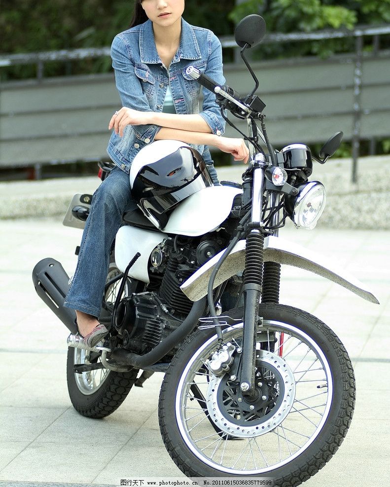 摩托车少妇|抓拍骑摩托车漂亮少妇走光瞬间