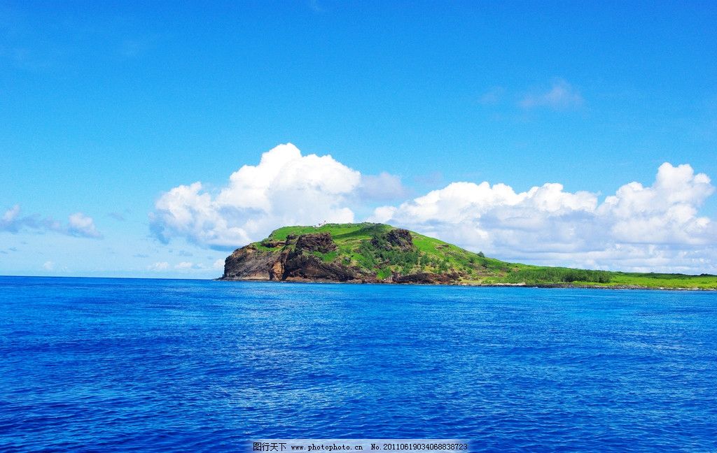毛里求斯鲸鱼岛 毛里求斯 印度洋 海中小岛 青山 郁郁葱葱 森林 青山绿水 风景 蓝天白云 景色宜人 岛国 旅游胜地 鲸鱼一般的小岛 如碧玉一般的海水 南印度洋岛国 毛里求斯风光 国外风光 旅游摄影 摄影 印度洋毛里求斯风光 国外旅游 72DPI JPG