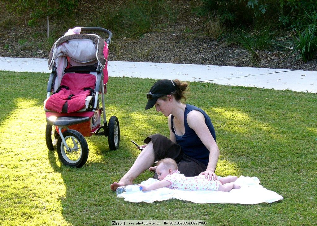 休闲夏日图片,悉尼 澳大利亚 街头 草坪 妇女 婴