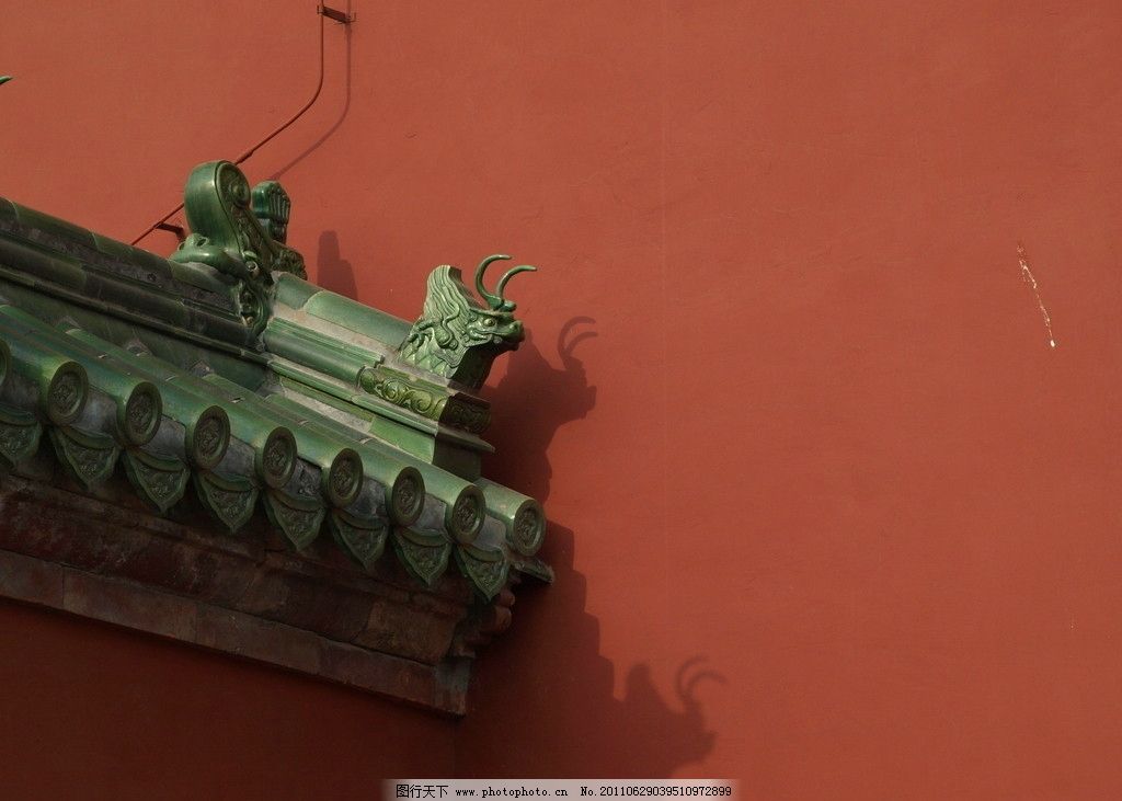 故宫红墙上的屋檐兽图片