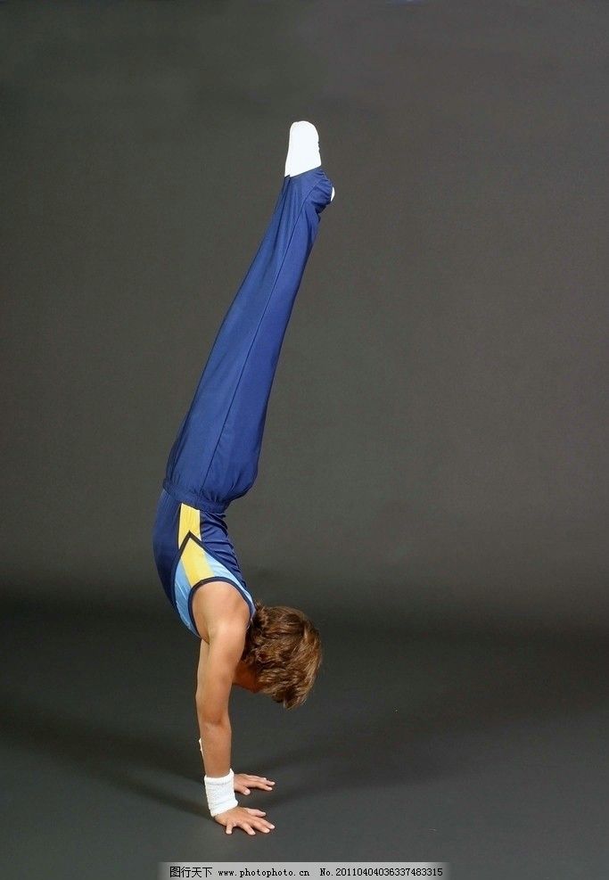 倒立的体操男孩图片 明星偶像 人物图库 图行天下素材网